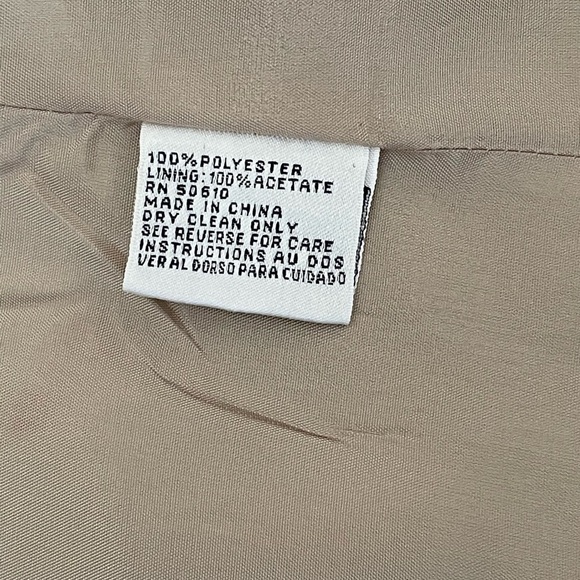 Le Suit women’s size 20 Skirt suit cream color long sleeve three buttons front - Picture 5 of 9